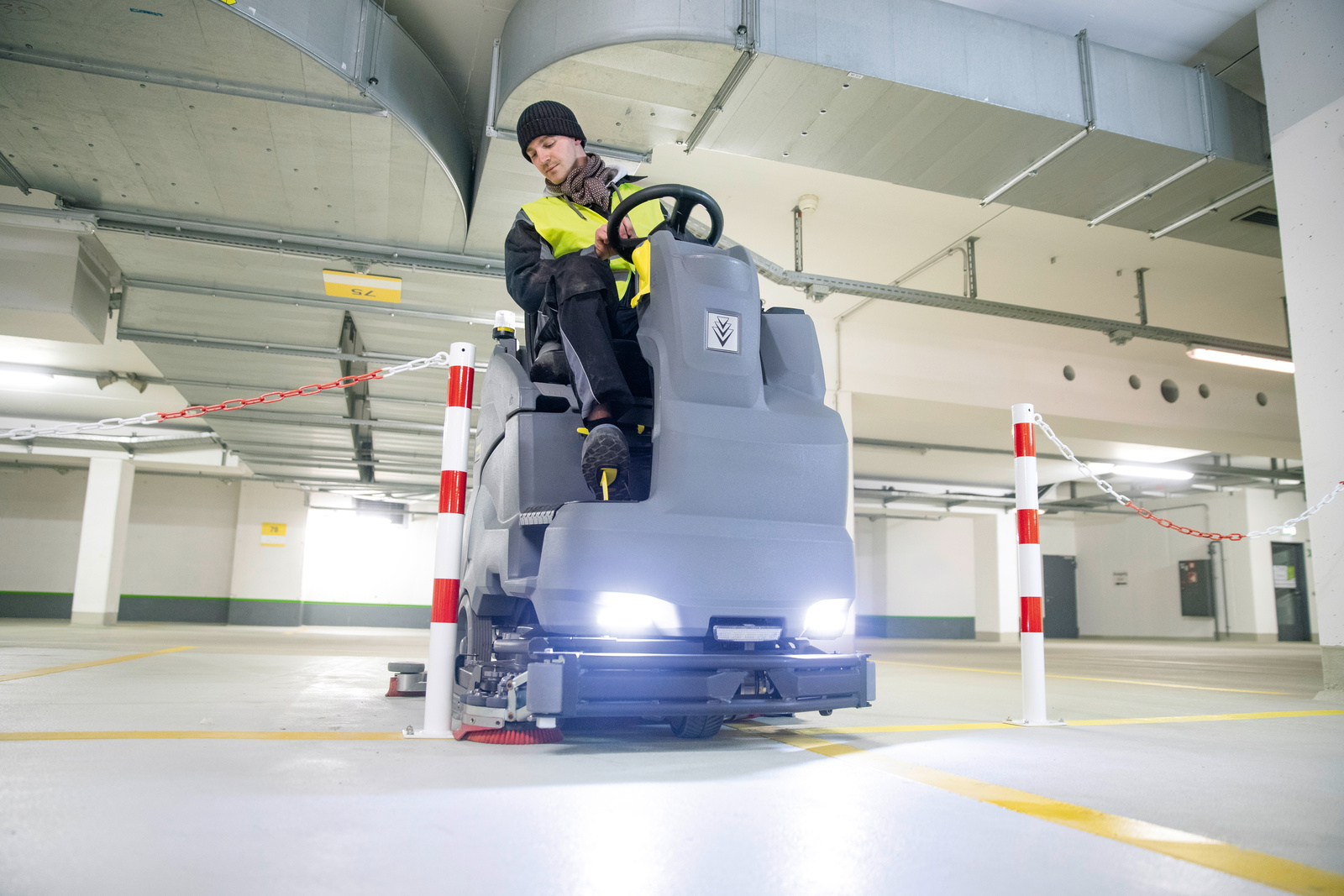 SZOROWARKA Z FOTELEM DLA OPERATORA B 150 R Bp Pack DOSE + 240 Ah Li + RI + D90 1.246-176.0